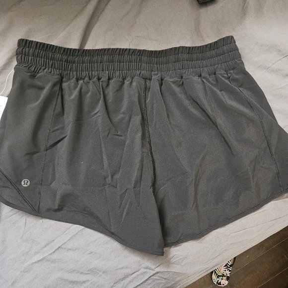 NWT LULULEMON Shorts - Picture 3 of 3
